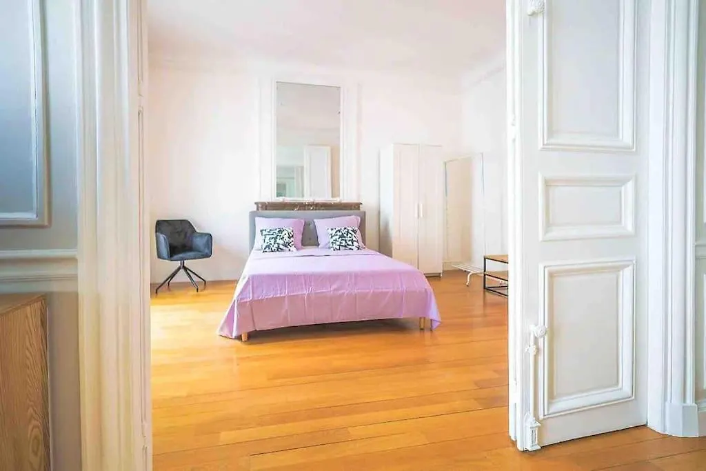 Avenue Des Champs-Elysees, Appartement D'Exception Paris 0*,  France