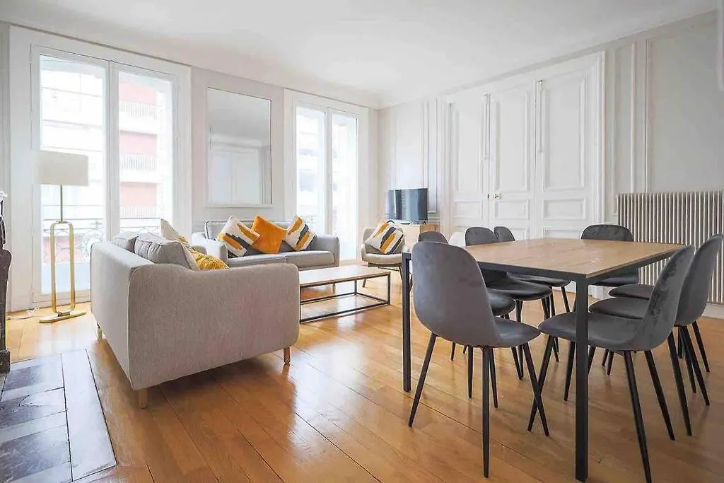 Avenue Des Champs-Elysees, Appartement D'Exception Paris 0*,